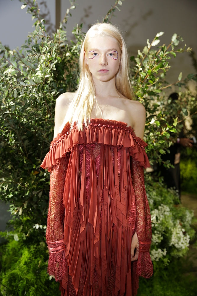 HunterSchaferLove_JonathanSimkhaiSpringSummer2019-001.jpg