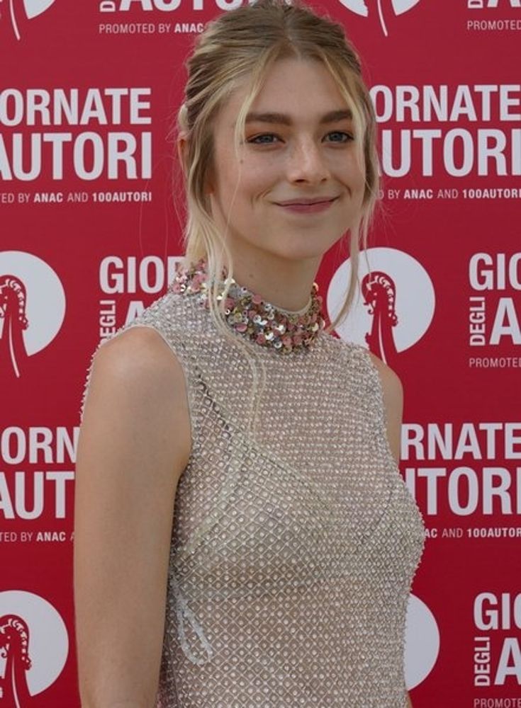 HunterSchaferLove_MiuMiuPhotocall76thVeniceFilmFestival-026.jpg