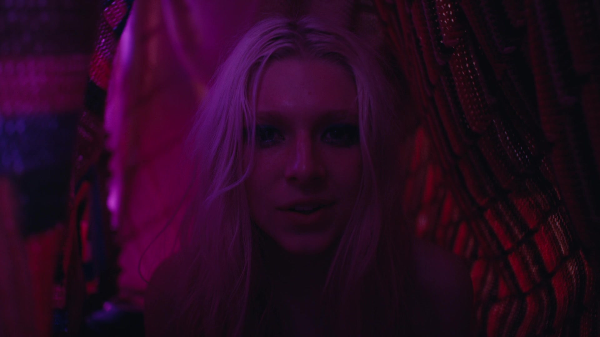 HunterSchaferLove_Euphoria1x01ScreenCaptures-010.jpg