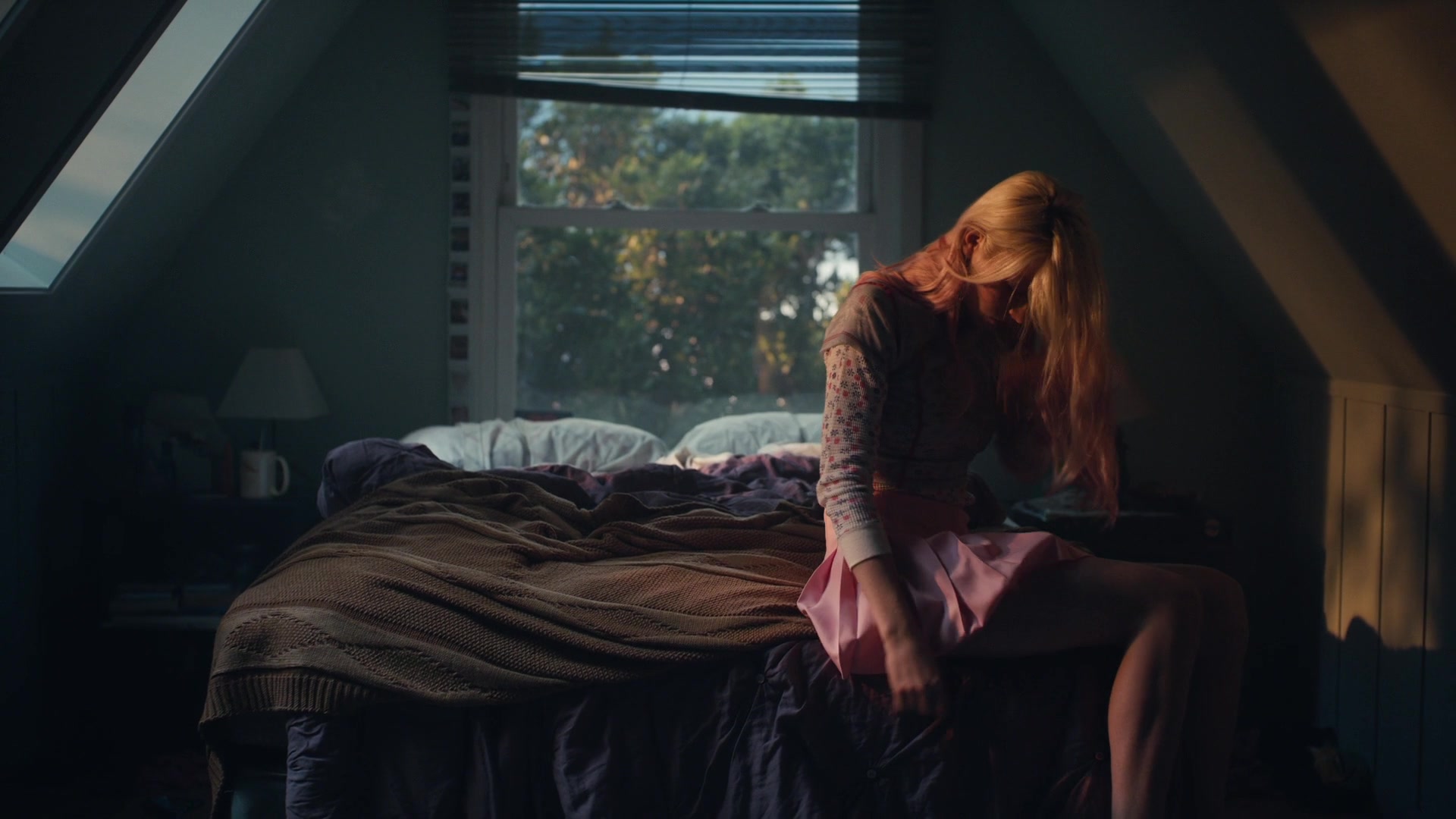 HunterSchaferLove_Euphoria1x01ScreenCaptures-019.jpg