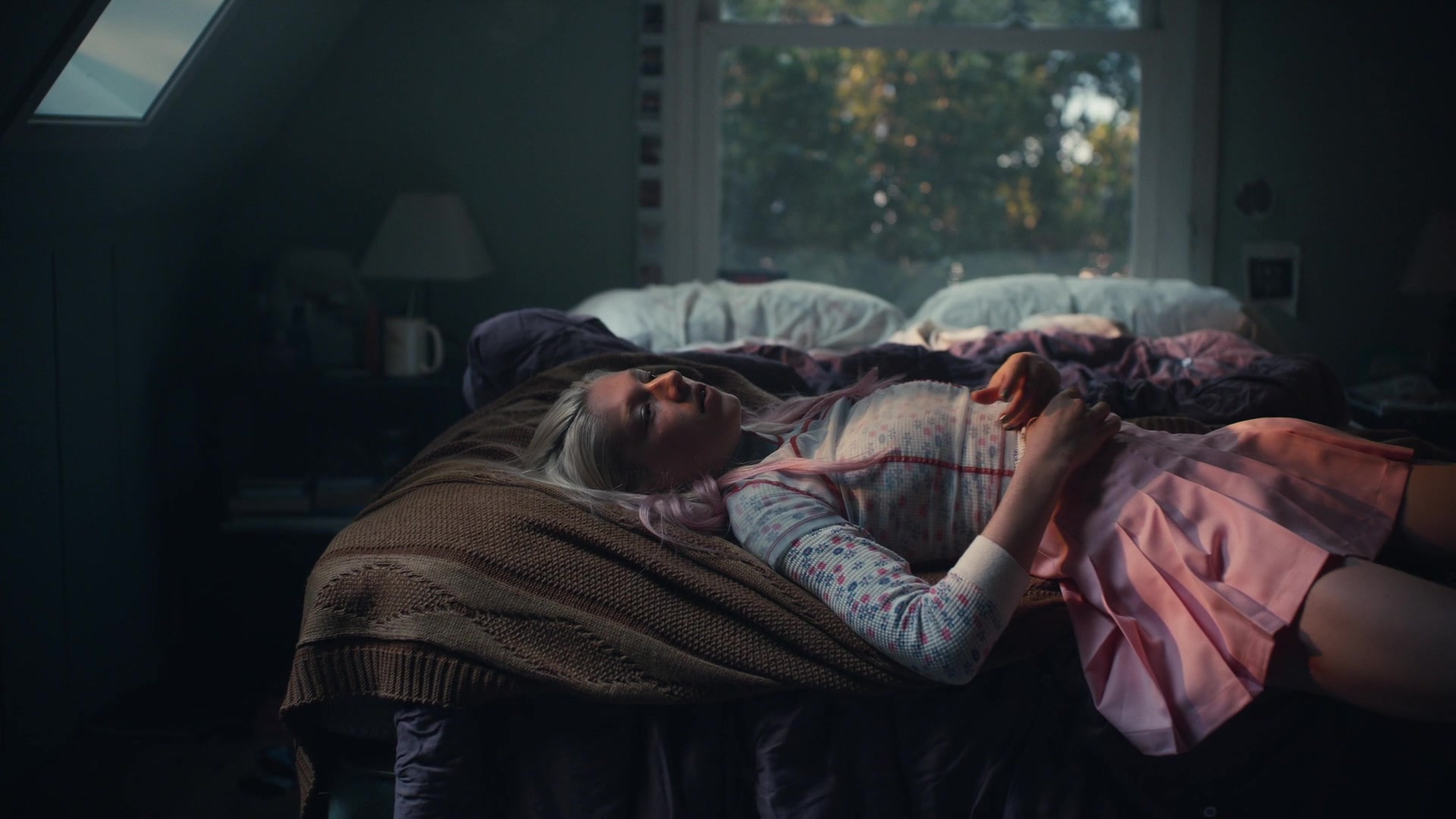 HunterSchaferLove_Euphoria1x01ScreenCaptures-021.jpg