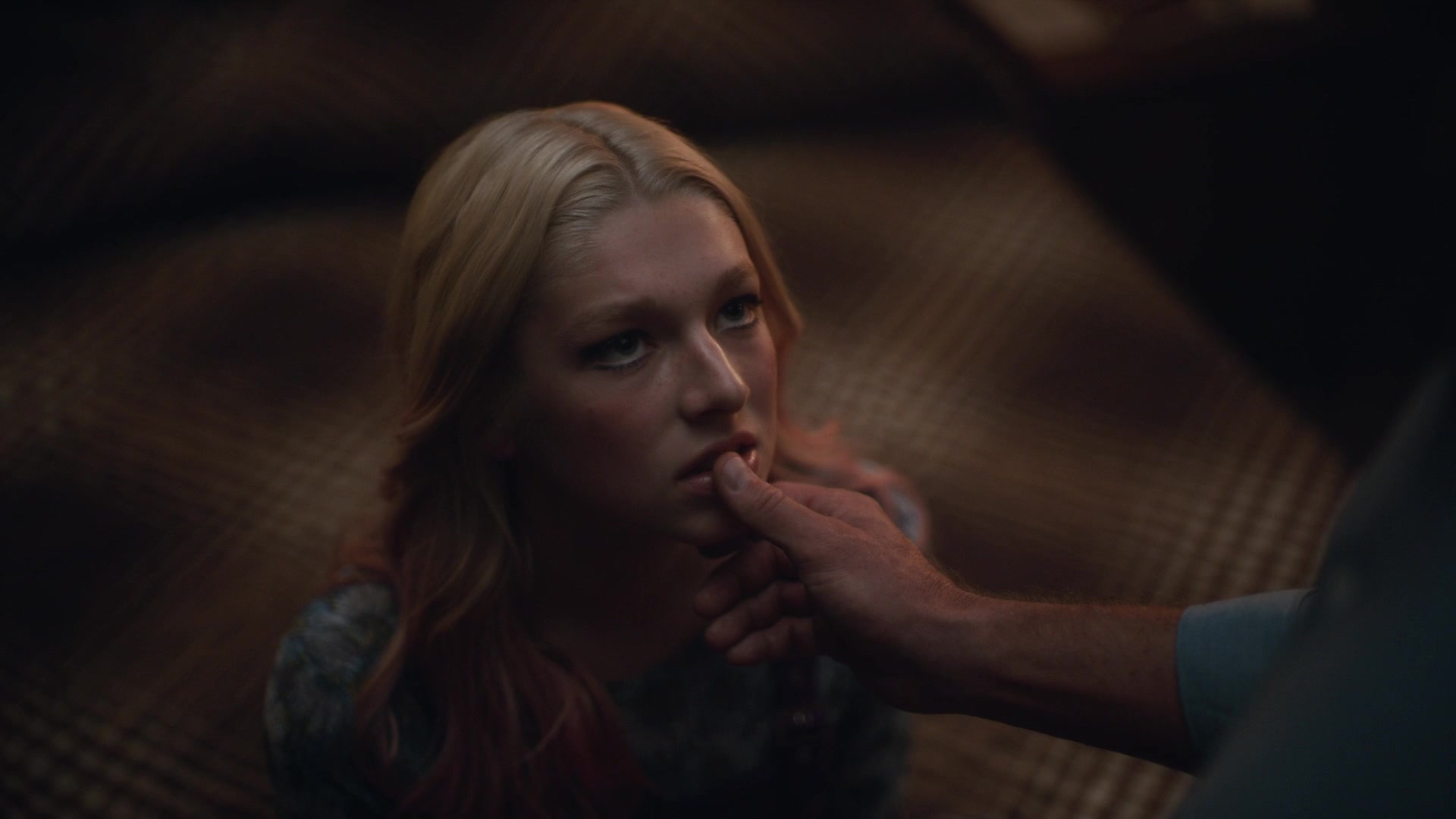HunterSchaferLove_Euphoria1x01ScreenCaptures-110.jpg